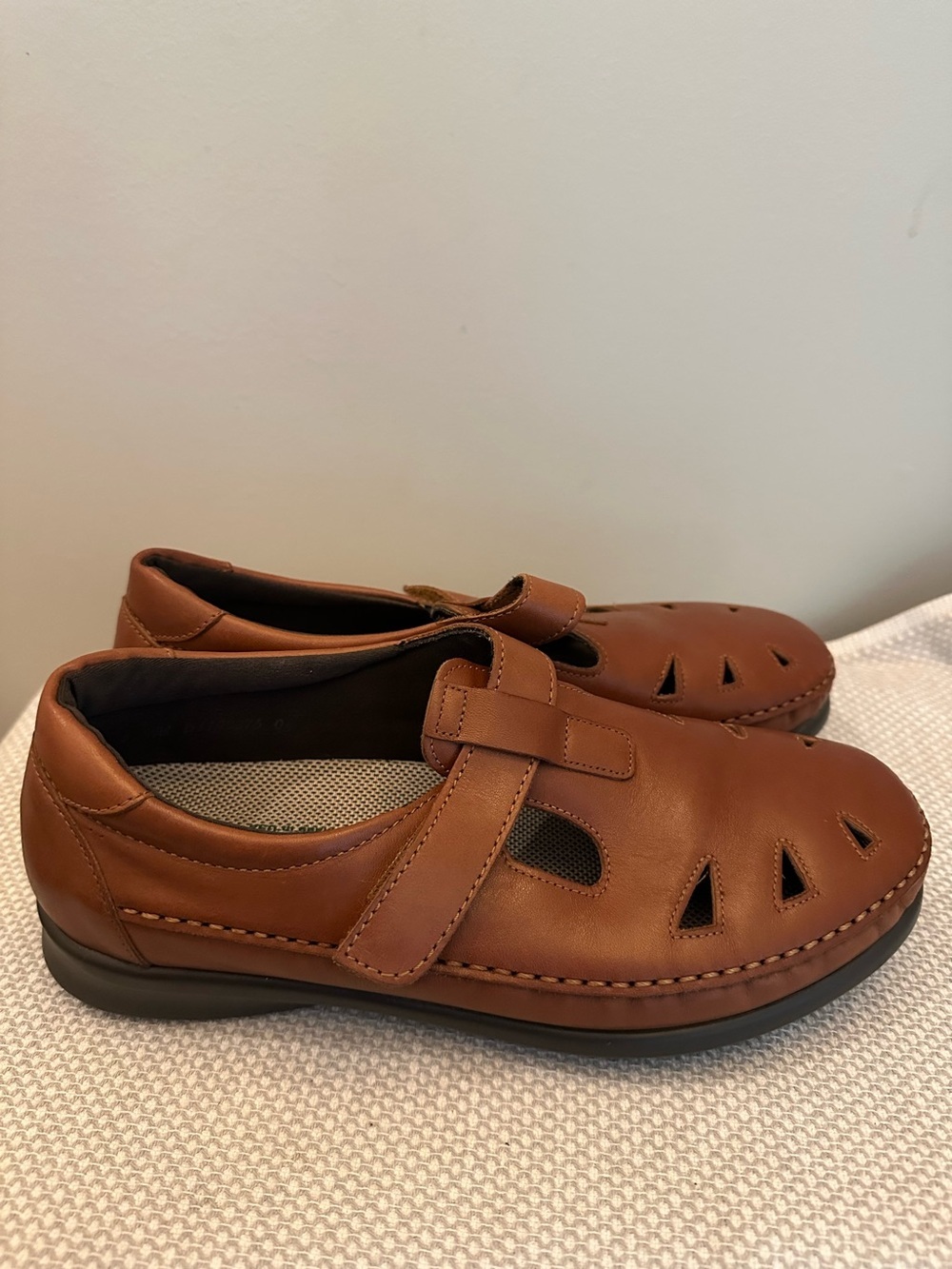 SAS Roamer Women’s 9 WW 2W Wide Leather Shoes Brown Leather Comfort Hook & Eye